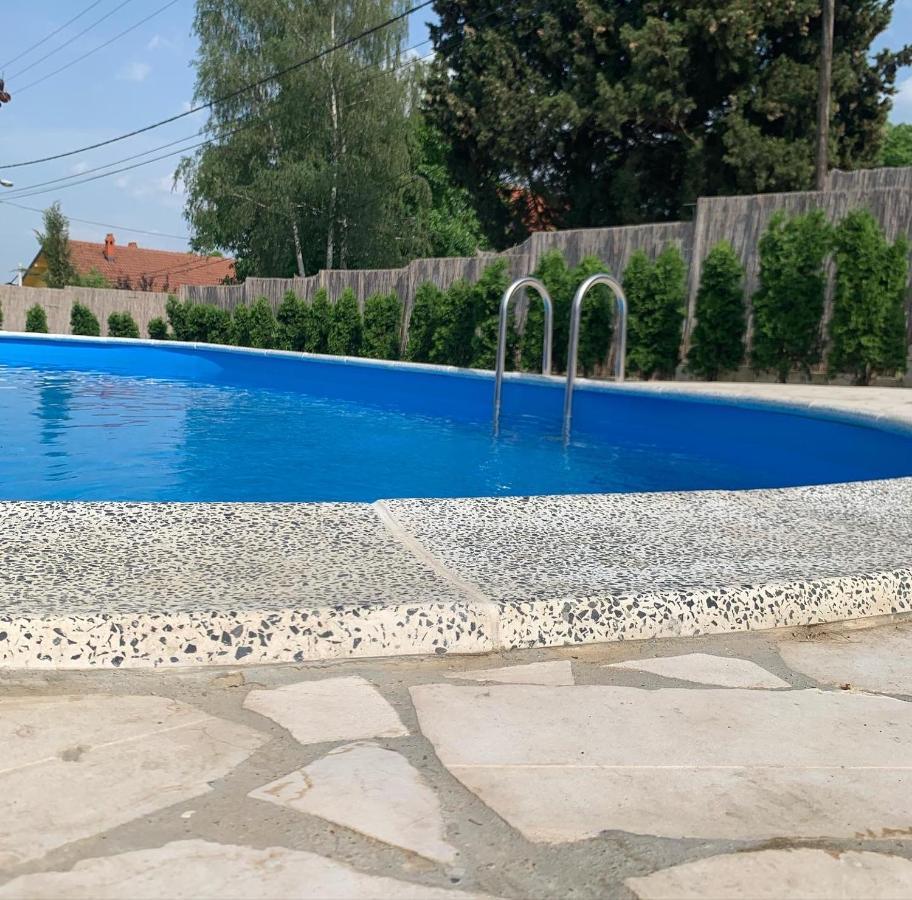 Mika'S Poolhouse Villa Belgrád Kültér fotó