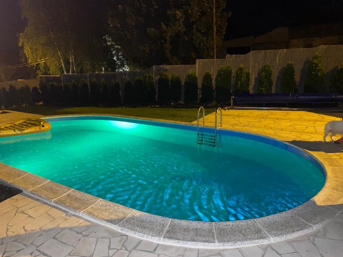 Mika'S Poolhouse Villa Belgrád Kültér fotó